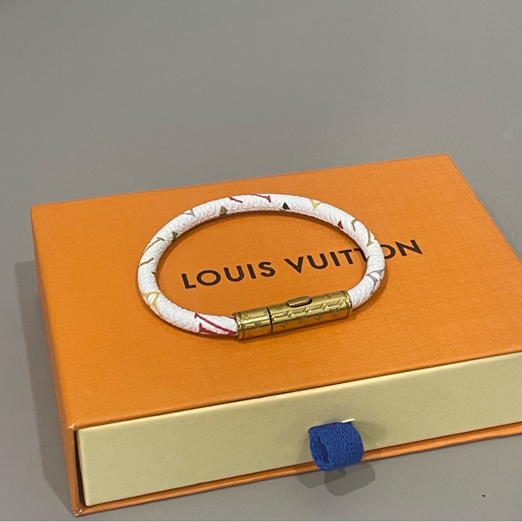 Louis Vuitton Womens Bracelet 270$